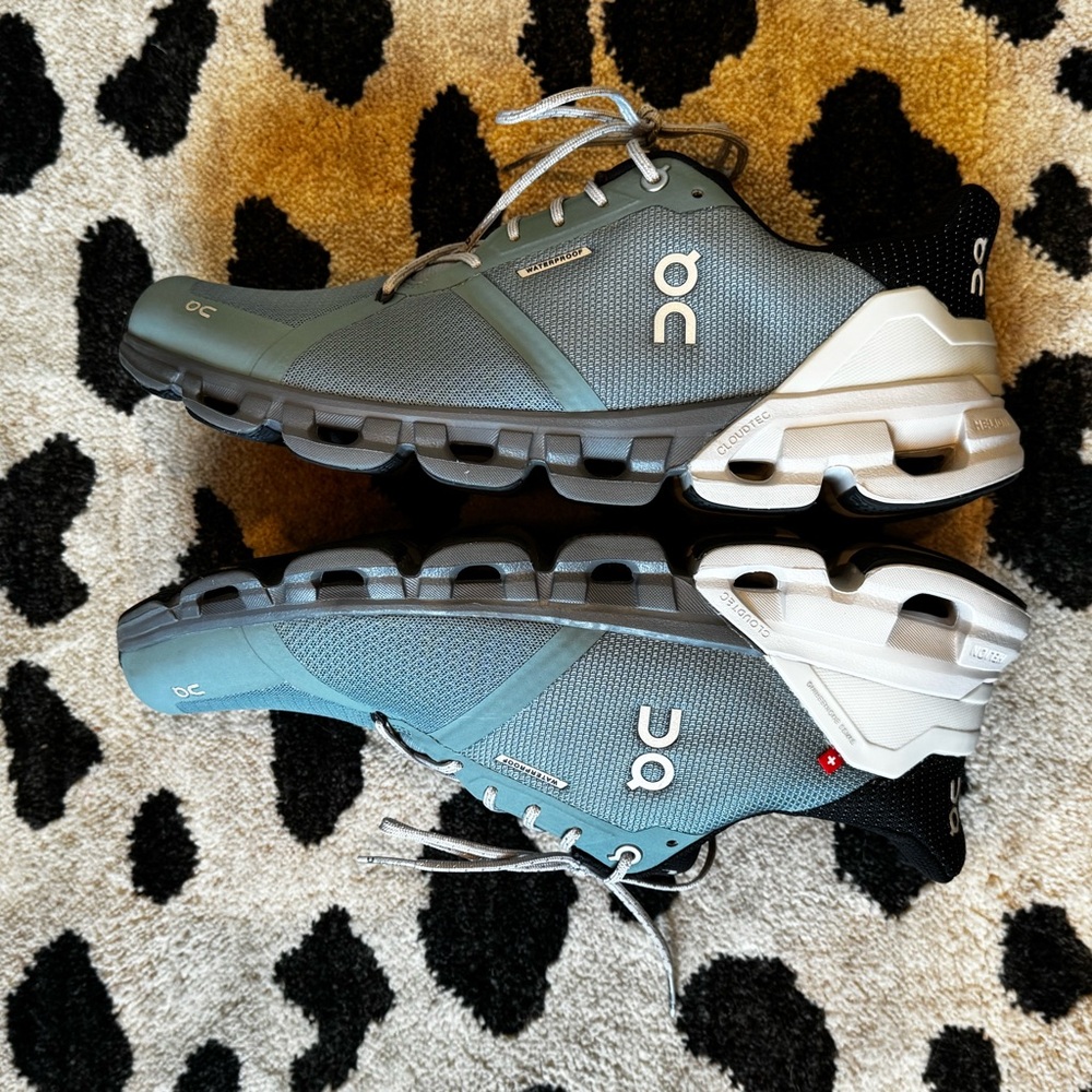 On Cloudflyer Waterproof Running Shoe Size Mens 10.5 in Sea Glacier. Like New - Picture 8 of 11